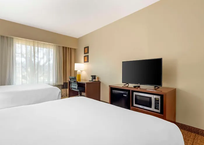 Comfort Suites Near Vancouver Mall