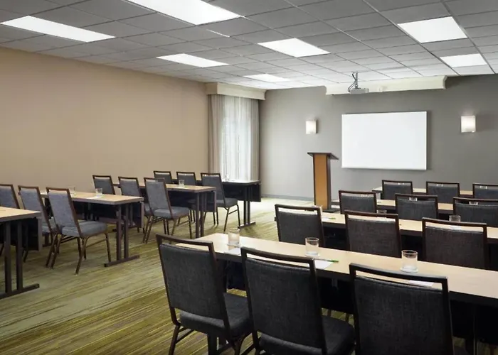 Courtyard By Marriott Macon Hotel