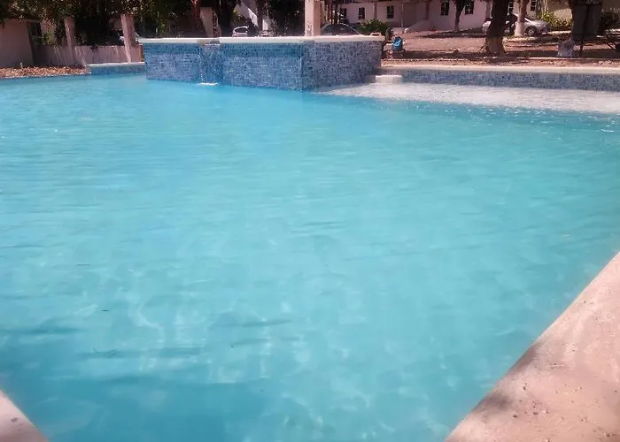 Sea Shell Palms, Ocho Rios Bed & Breakfast