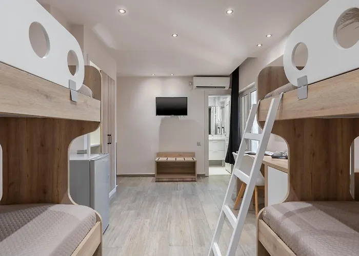 Piraeus City Hotel