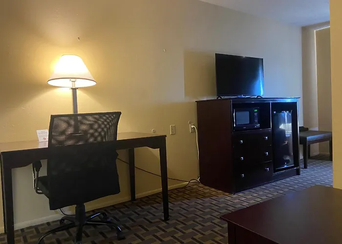 Super 8 By Wyndham Lebanon Hotel