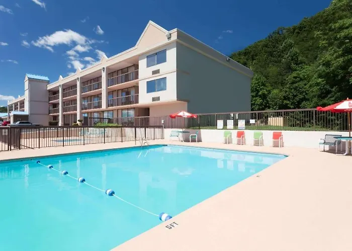 Howard Johnson Hotel & Conference Center By Wyndham Salem