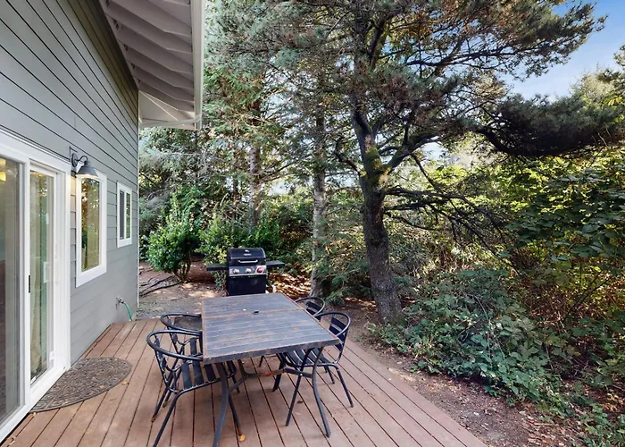 Cozy Cannon Beach Condo