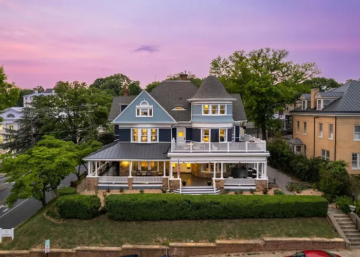 The Historic Berkeley Place Staunton