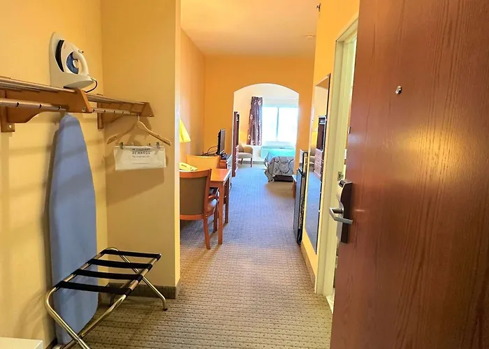 Super 8 By Wyndham Topeka At Forbes Landing