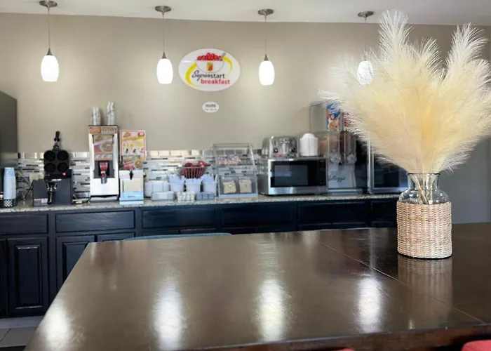 Super 8 By Wyndham Henryetta Motel