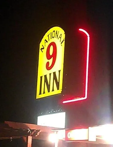 National 9 Inn