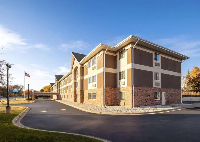 Days Inn & Suites By Wyndham Green Bay Wi
