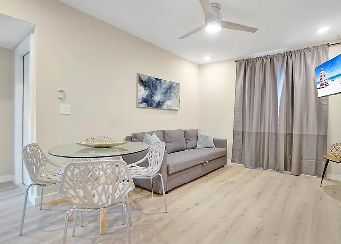 Stylish Miami Suite - Self Check-In