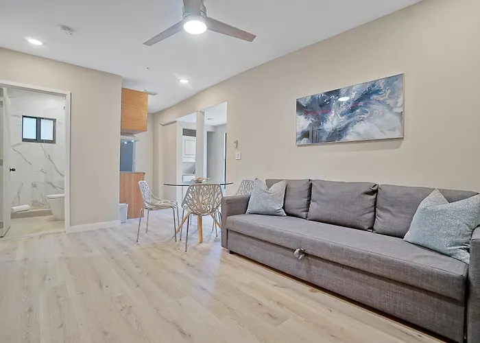 Stylish Miami Suite - Self Check-In