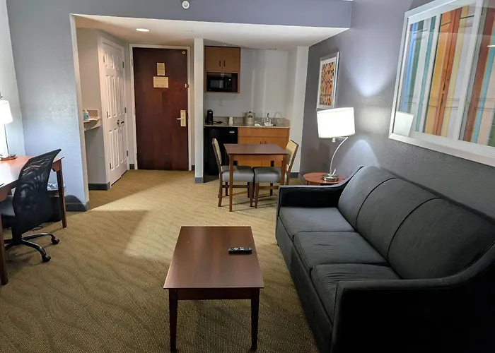 Wingate By Wyndham Chesapeake Hotel