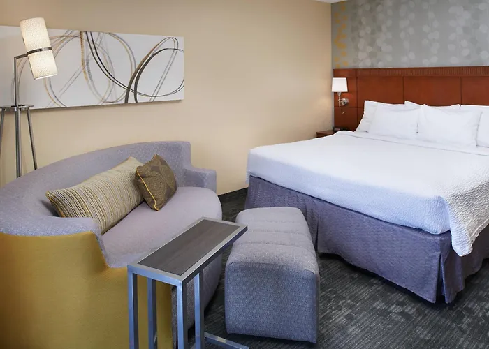 Courtyard By Marriott Rockford Hotel