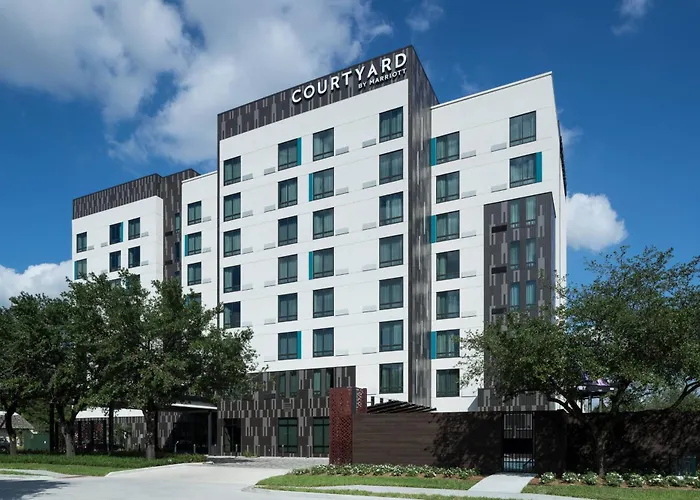 Courtyard By Marriott Houston Heights/I-10