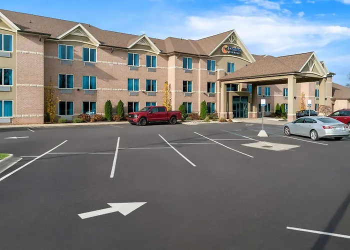 Comfort Inn & Suites Taylor - Detroit