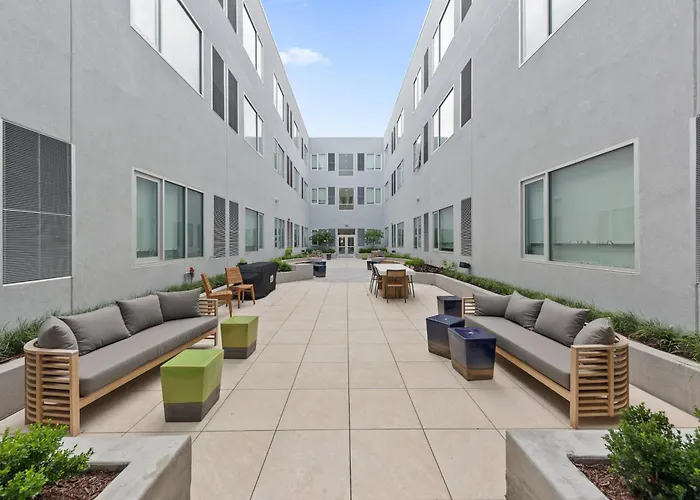 Element Hampton Peninsula Town Center