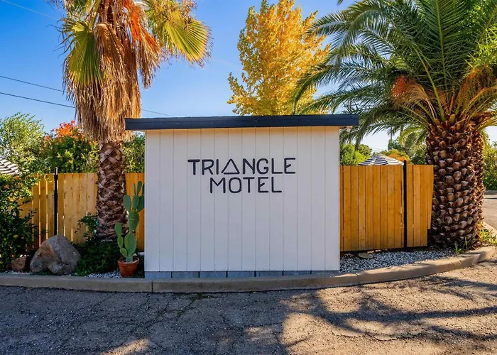 Triangle Motel