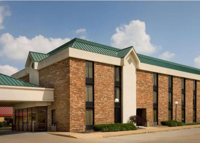 Wingate By Wyndham St Louis-Fenton Route 66 Hotel