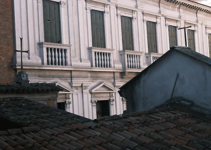 Ll H O T E L S A N G A L L O Ll Hotel Venice