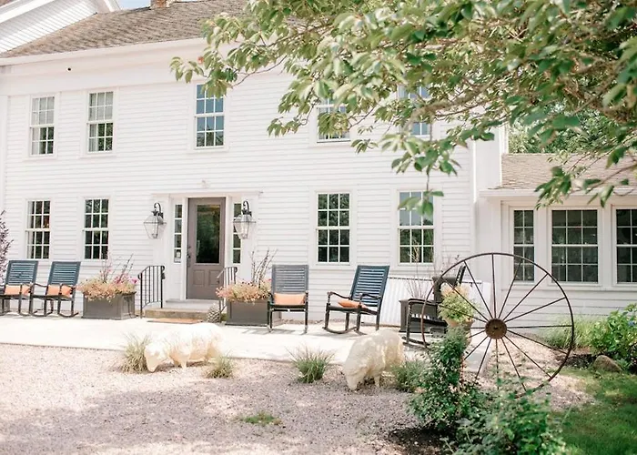 Shelter Harbor Inn