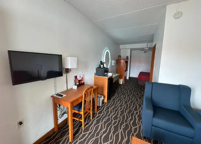 Econolodge Inn And Suites