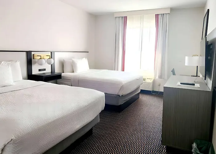 Ramada By Wyndham Columbia Hotel
