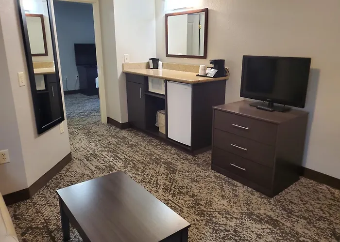 Best Western Fort Wayne Inn & Suites North