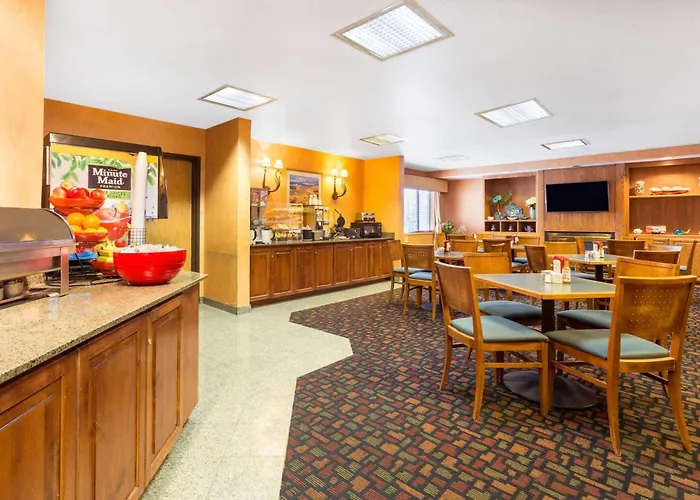 Ramada By Wyndham Kent Seattle Area Hotel