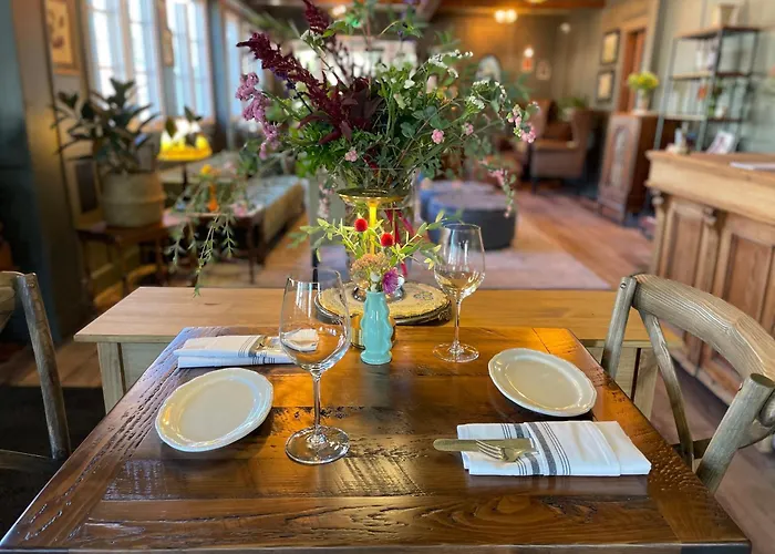 Mccully House Inn