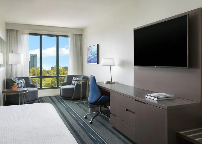 Courtyard By Marriott Boston Cambridge Hotel