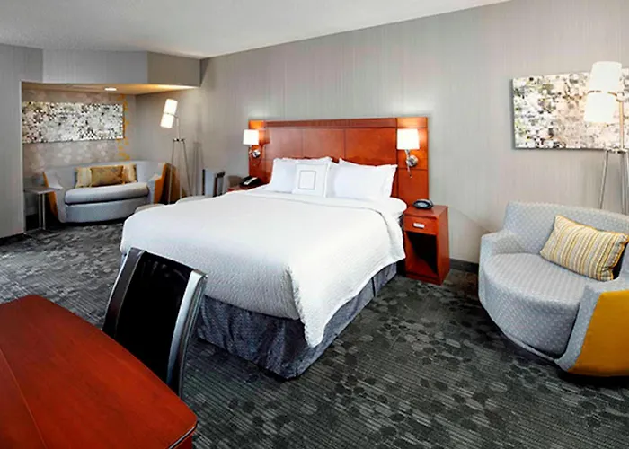 Courtyard By Marriott Akron Stow