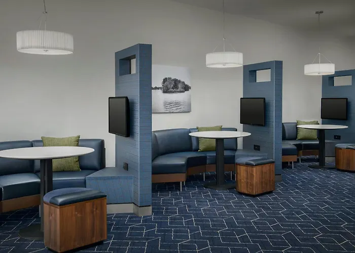 Courtyard By Marriott Muncie At Horizon Convention Center Hotel