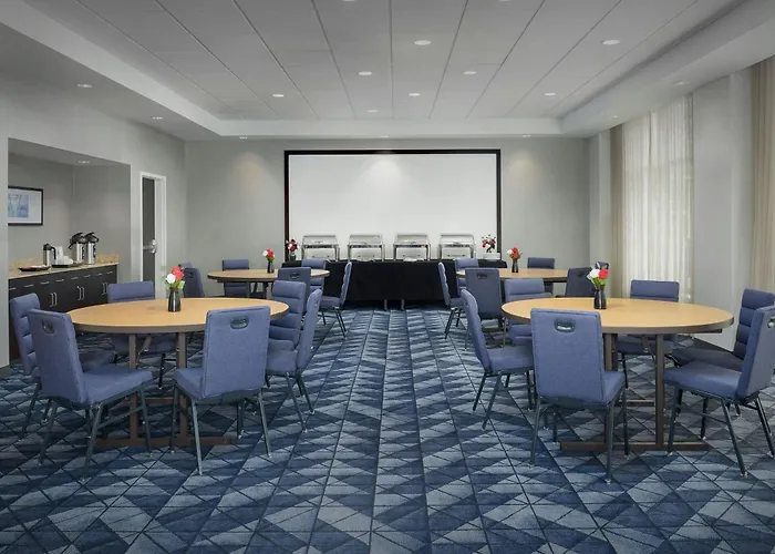 Courtyard By Marriott Muncie At Horizon Convention Center Hotel