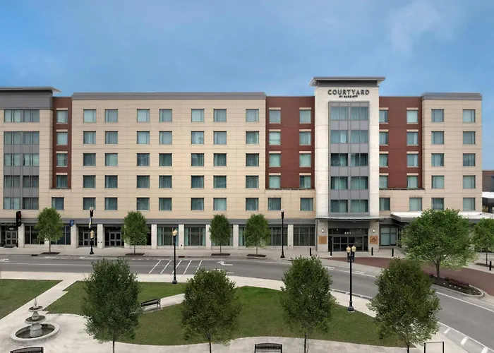 Courtyard By Marriott Muncie At Horizon Convention Center Hotel