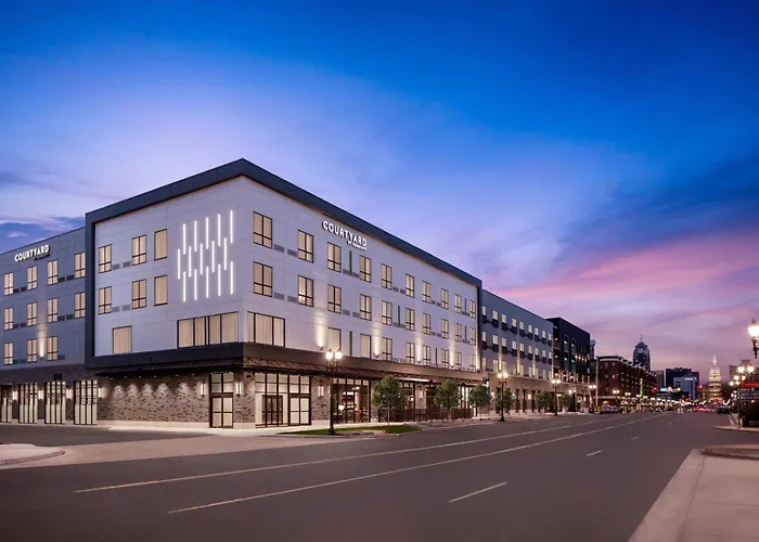 Courtyard By Marriott Lansing Downtown