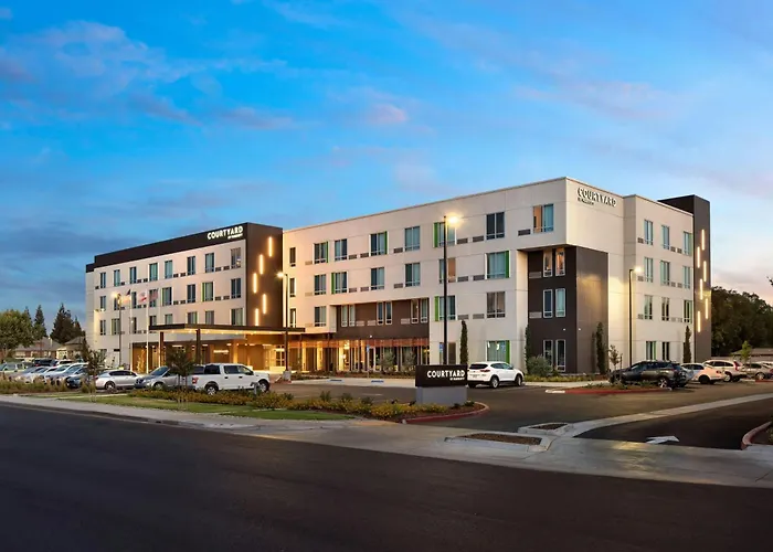 Courtyard By Marriott Fresno Clovis Hotel
