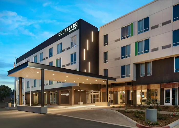 Courtyard By Marriott Fresno Clovis Hotel