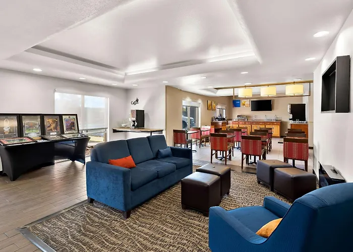 Comfort Inn & Suites Near Kino Sports Complex Drexel Heights