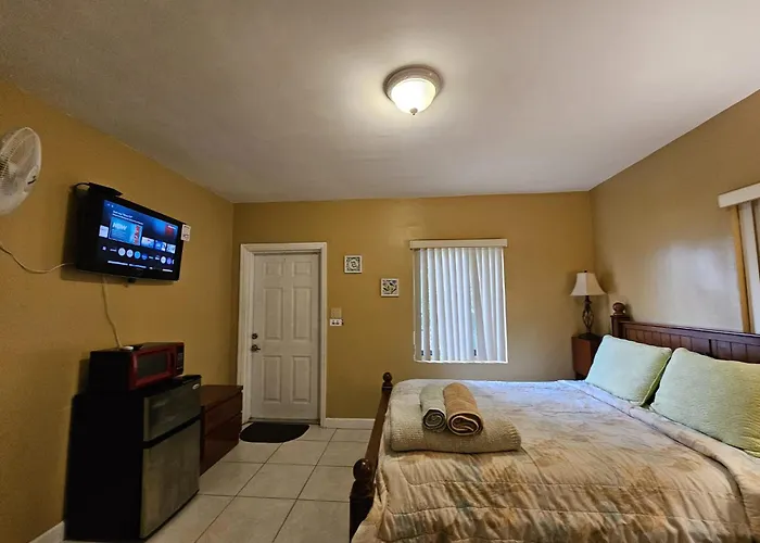Royal Poinciana Stay Miami Springs
