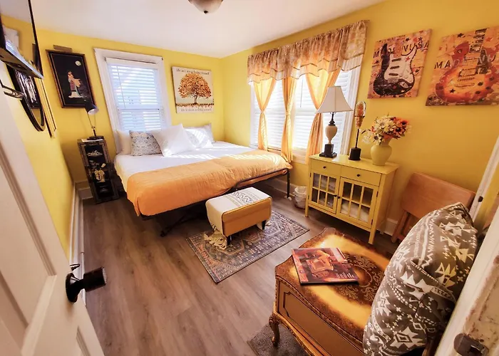 Bright Cozy Room Peaceful Dover Stay
