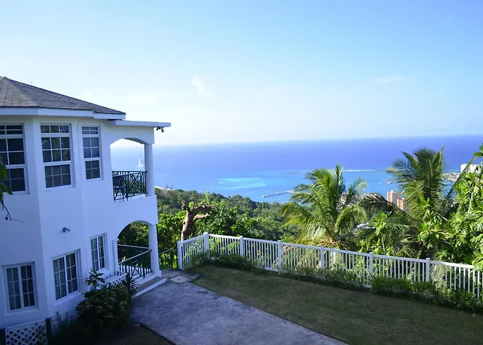 Pink Rock Inn Bed And Breakfast Ocho Rios