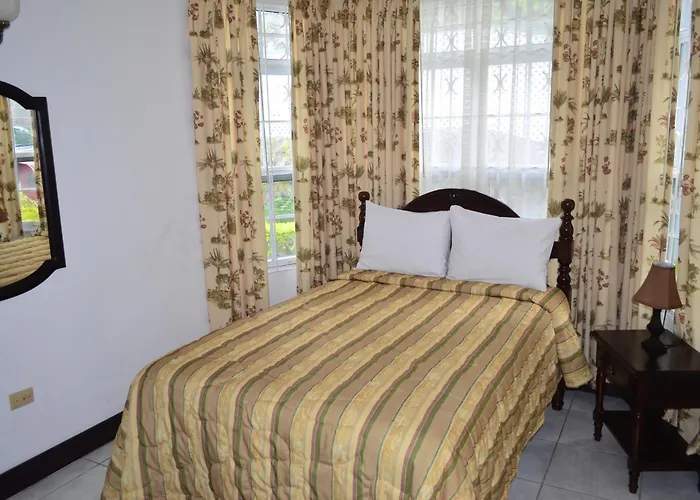 Pink Rock Inn Bed And Breakfast Ocho Rios
