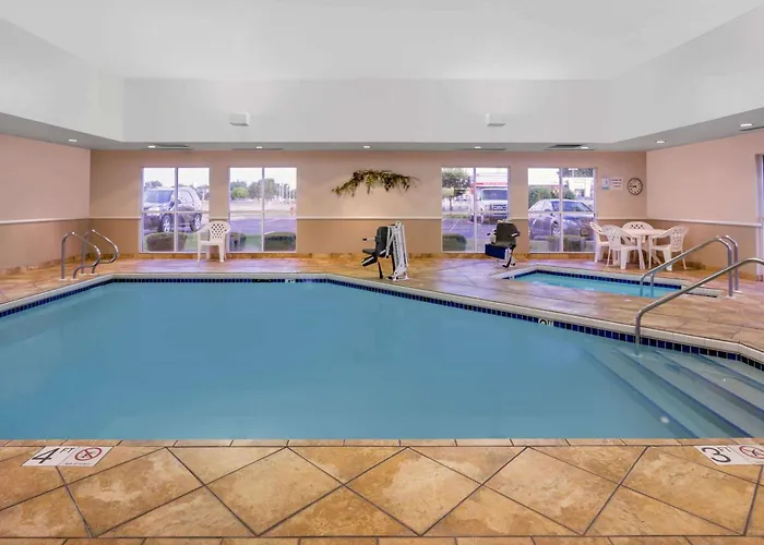 Super 8 By Wyndham Madison South Motel