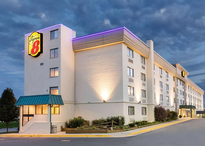 Super 8 By Wyndham Frederick Hotel
