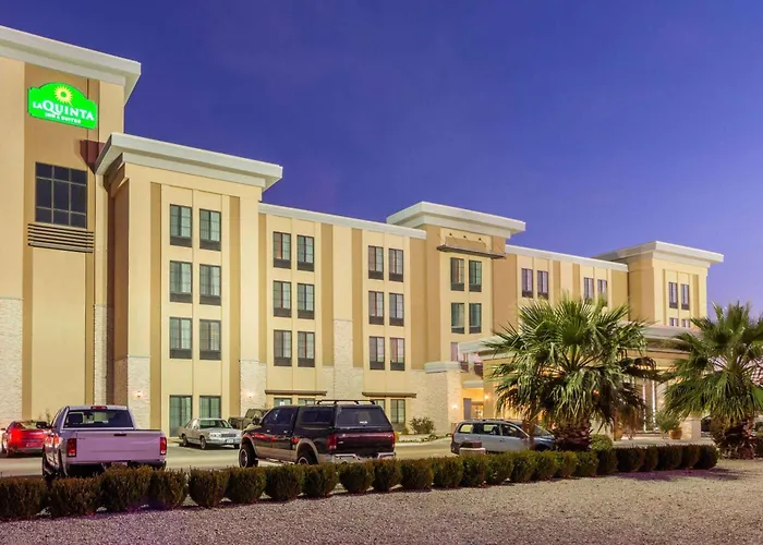 La Quinta By Wyndham Carlsbad Hotel