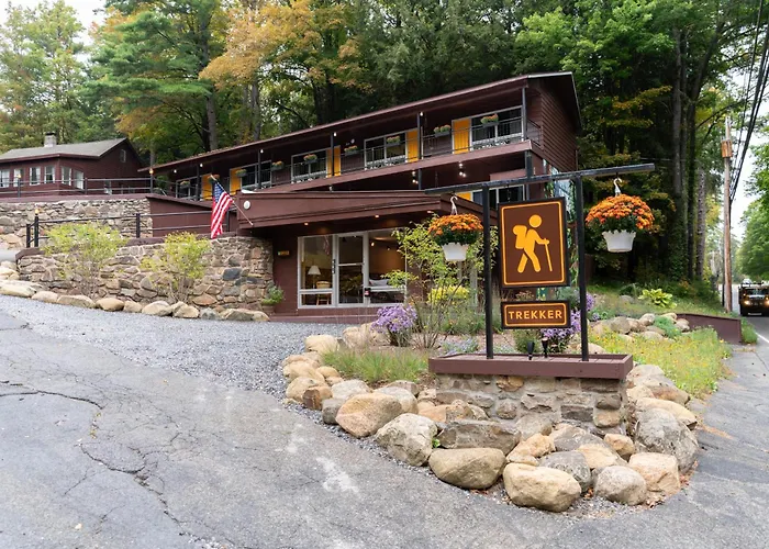 Trekker, Treehouses Cabins And Lodge Rooms Lake George