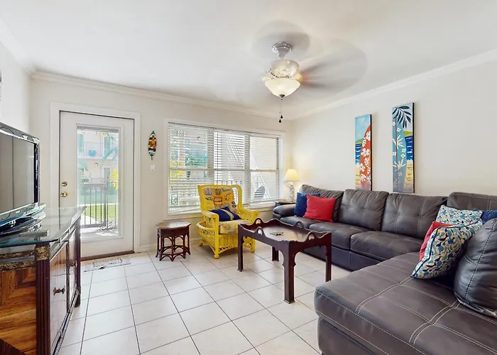 Beachview Condominiums: Wicker Wanderer