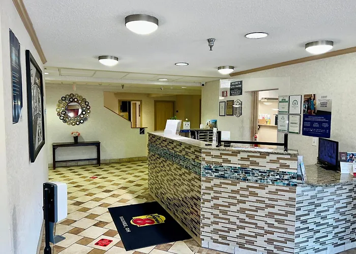 Super 8 By Wyndham Maumee Perrysburg Toledo Area