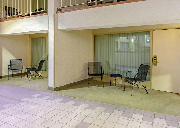 La Quinta By Wyndham Appleton College Avenue Hotel