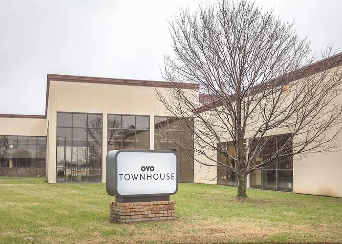 Oyo Townhouse Owensboro West Hotel