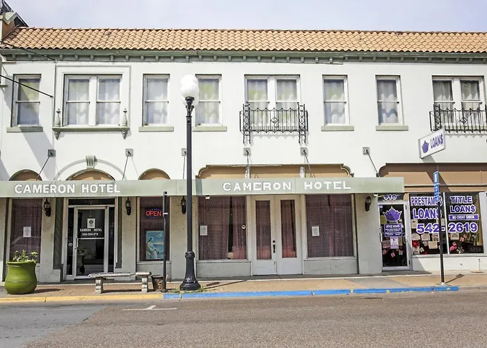 Oyo Historic Cameron Hotel Brownsville I-69E